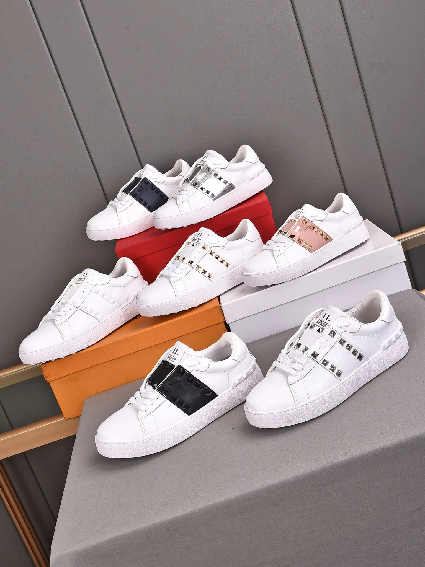 Men's shoes 440💰 (men and women couples) Valentino classic color matching series casual shoes. Made with heavy craftsmanship, good products pay attention to every detail. A must-have trendy item that can be worn all year round, it has been worn by many celebrities and Internet celebrities~~Imported cowhide surface, unique design concept, sheepskin lining, counter quality. Women’s clothing 35-40. Men’s clothing 39-44, 45-46 (returns and exchanges are not supported for custom-made items)